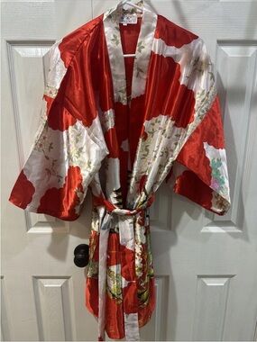 Tang Yi Kimono Robe XL Knee Length Geisha/Pagoda Design Red & Ivory Kimono Robe